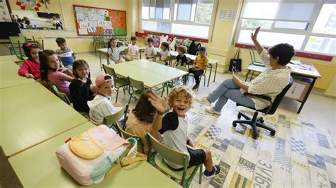 Del Confeti A Los Aplausos A Las Puertas Del Colegio 7 000 Escolares