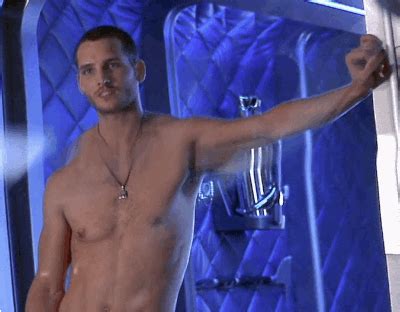 Gay nerd hipster e muito mais Peter Facinelli mostra o bundão