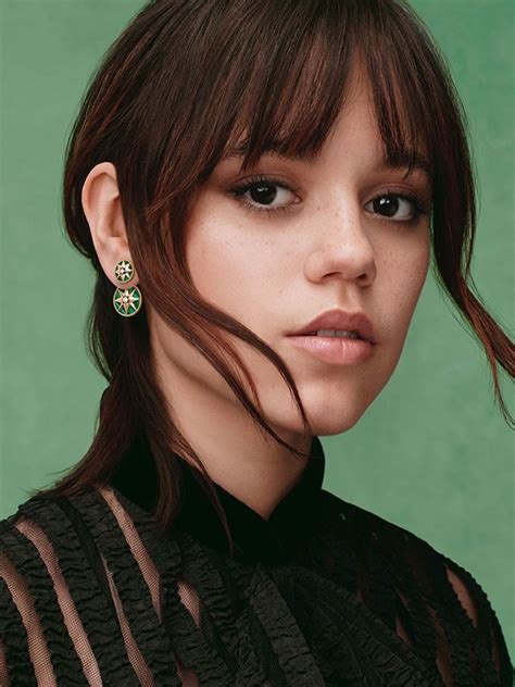 Buse Terim Jenna Ortega Dior Jewelry In Rose Des Vents Kampanyas Nda