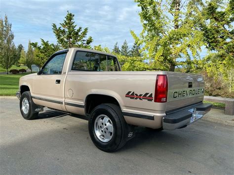 1992 Chevrolet Silverado 1500 Regular Cab Short Bed 5 Speed Manual 4x4