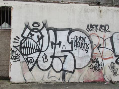 18 Best Graffiti Throw Ups Or Throwies Images On Pinterest Graffiti