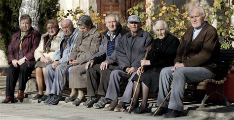 Ancianos Cuatro De Cada Diez Personas Mayores De 65 Años Se Sienten