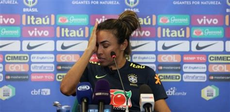 NAMORADA DE MARTA SELEÇÃO BRASILEIRA saiba quem é CARRIE LAWRENCE a