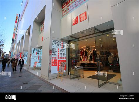Japan tokyo uniqlo fashion hi-res stock photography and images - Alamy