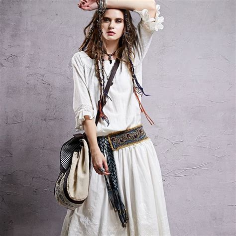 35+ примеров ансамблей с широким ремнем и платьем