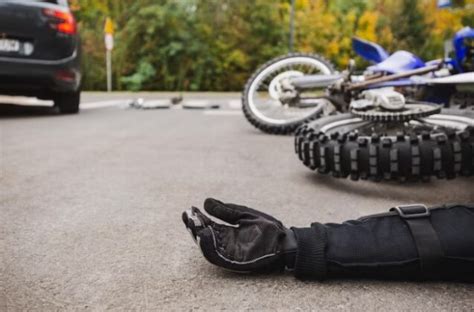 Acidente Entre Duas Motos Deixa Mulher Ferida Na Avenida Campanella