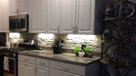 Stone Veneer Kitchen Backsplash: Considerations and Design Ideas