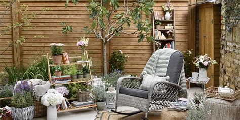 How To Create And Style Your Own Garden Library