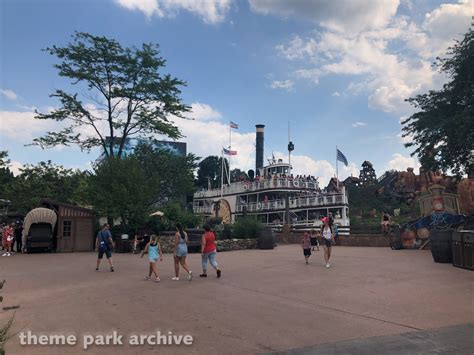 Thunder Mesa Riverboat At Disneyland Paris Theme Park Archive