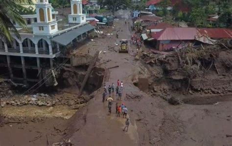 Banjir Bandang Di Sumatera Barat Korban Tewas Bertambah Jadi Orang