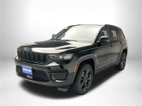 What is a Jeep Grand Cherokee Altitude? - Vehiclers