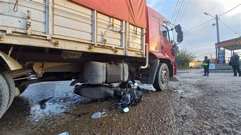 El casco le salvó la vida a una motociclista arrollada por un camión