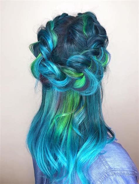 "Mermaid Hair" Trend Has Women Dyeing Hair Into Sea-Inspired Colors