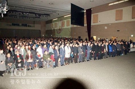 취재현장 윤장현 광주시장 ‘광주형일자리 제가 성공시키겠습니다 출판기념회 성황리 개최 광주일등뉴스