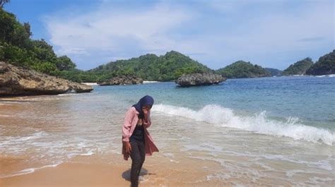 Pantai Teluk Asmara Malang Wisata Pantai Sekaligus Lokasi Camping Favorit