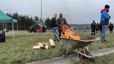 Rolnicy Nie Schodz Z Barykad I B D Strajkowa Do Skutku Apeluj Do