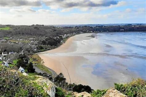 Plestin les Grèves en Bretagne une grande aire de camping car