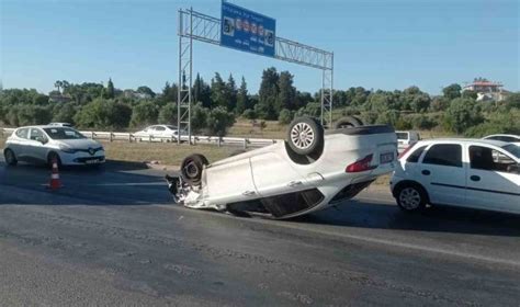 Antalya nın Manavgat ilçesinde lastiği patlayan ve önündeki araca çarpa