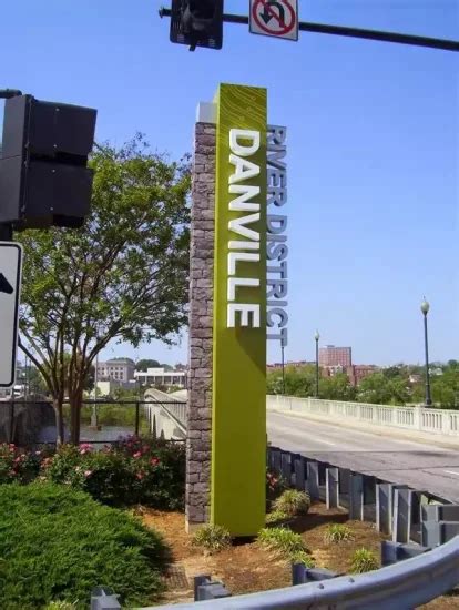 Outdoor Free Standing LED Pylon Sign Light Box For Advertising LED