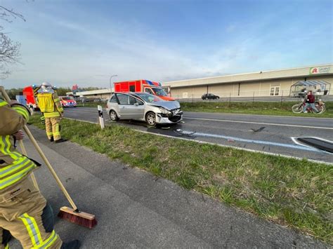 Auffahrunfall Fordert Mehrere Verletzte K Lner Stra E In Ratingen