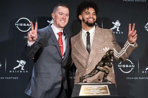 Usc Qb Caleb Williams Wins 2022 Heisman Trophy Max Duggan Runner Up