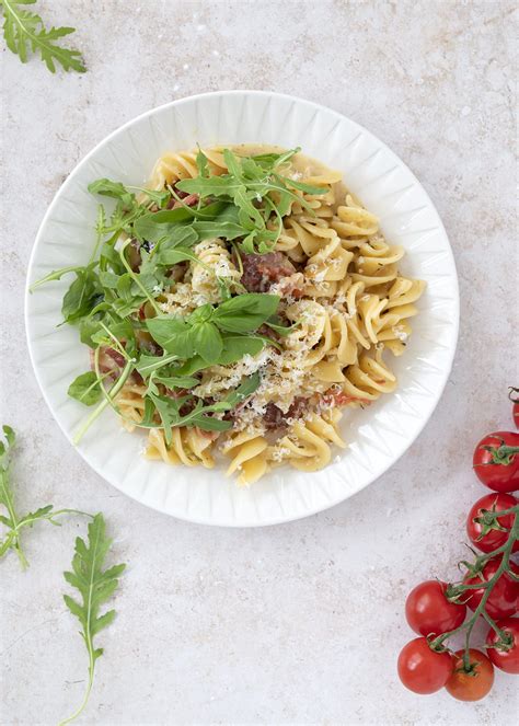 One Pot Pastaskruer med serranoskinke og soltørrede tomater