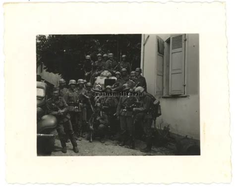 ORIG FOTO SOLDATEN Mit Franz Beute Panzer Char Tank M Tarn In