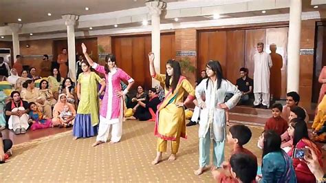 Mehndi Night Wedding Dance On Song Bachna Ay Haseeno Hd Video Dailymotion