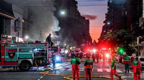 Fuertes Explosiones En Buenos Aires Dejan 2 Muertos En Zona Comercial