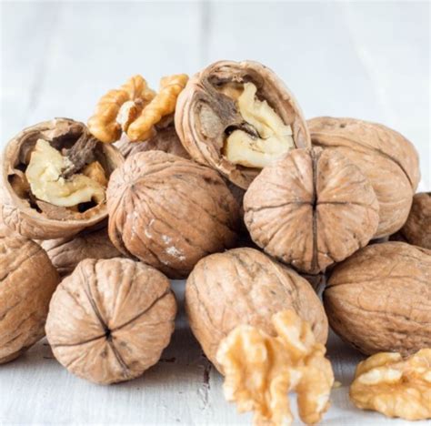 Kashmiri Walnuts Packaging Type Plastic Box At Rs 399 Kilogram In