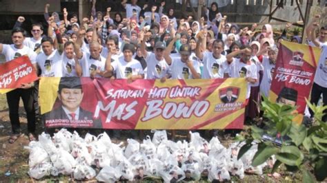 Senangnya Warga Pandeglang Dapat Bantuan Sembako Dari Relawan Prabowo