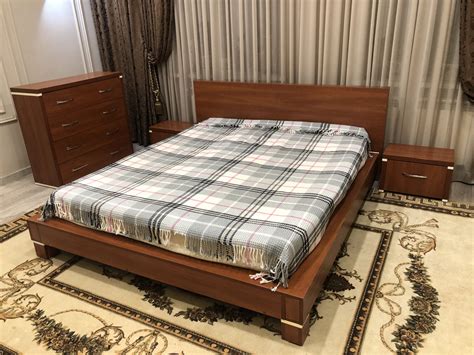 Продам спальную кровать с матрасом 2 тумбочки и комод