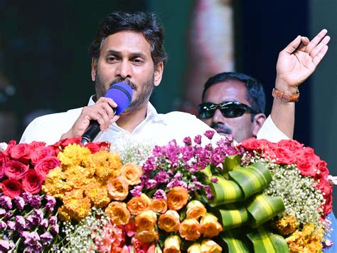 Ap Cm Ys Jagan Photos జగనన్న చేదోడు సాయం విడుదల చేసిన సీఎం జగన్