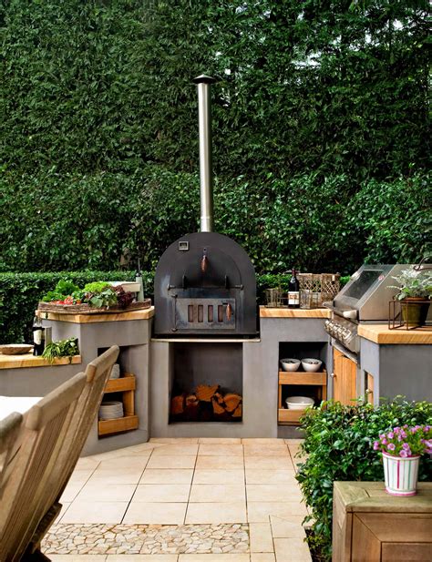 Modern Outdoor Kitchen with Pizza Oven: Complete Design Guide ...