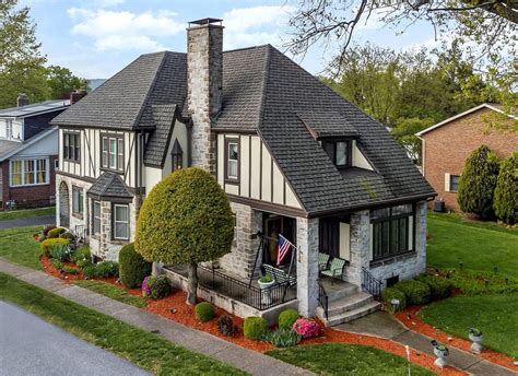 Harrisburg Home With Remodeled Kitchen Classic Style For K Cool