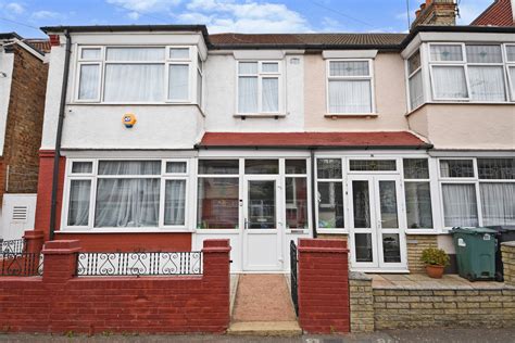 3 bedroom terraced house for sale in Garner Road, Walthamstow, E17 4HH