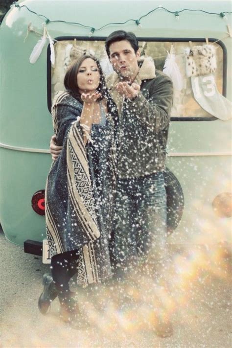 Romantic Winter Engagement Photo Ideas