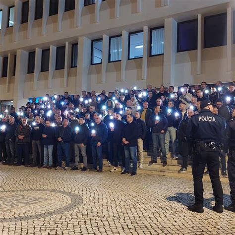 Vigília policial juntou cerca de 200 profissionais em frente à Câmara