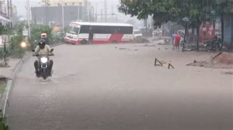 Water Logging In Multiple Parts Of Hyderabad Imd Predicts Heavy Rains Till Sep 10 Video