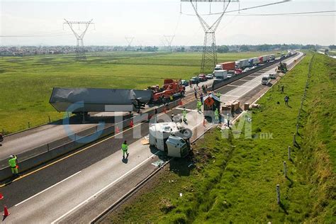 Volcadura de tráiler provoca afectaciones viales por más de cuatro horas