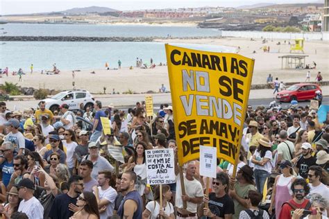 Ishujt Kanarie Mobilizohen Kund R Turizmit Masiv Marshime Dhe Protesta