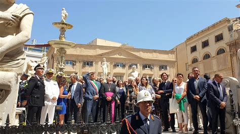 Aspettando Il Festino A Palazzo Delle Aquile L Omaggio Floreale Del