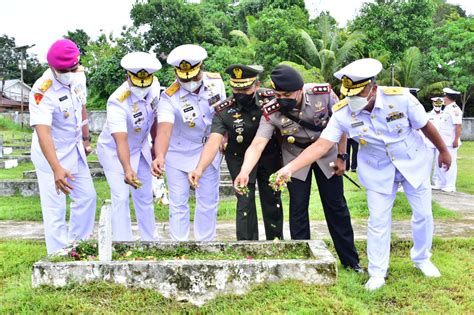 Ziarah Kubur Jelang Hari Armada RI Radar Sorong