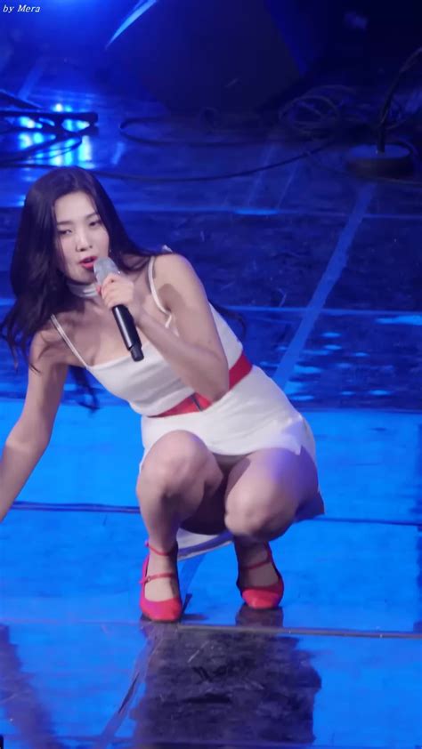 Joy Red Velvet Naked Photo