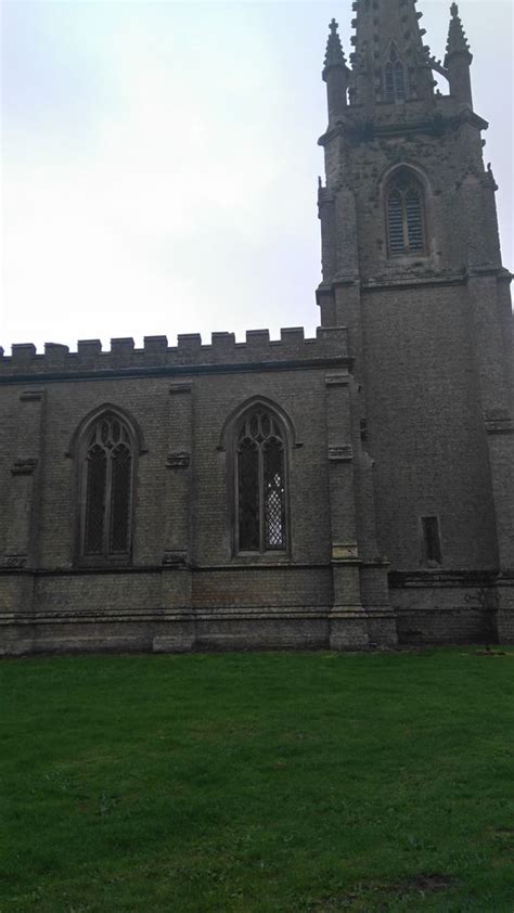 St Andrew s Churchyard dans Sausthorpe Lincolnshire Cimetière Find