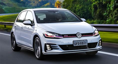 Volkswagen Golf Hatch e Variant chegam reestilizados à linha 2018