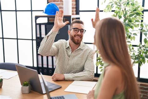 Hombres Y Mujeres Trabajadores De Negocios De Alto Nivel Cinco Con Las