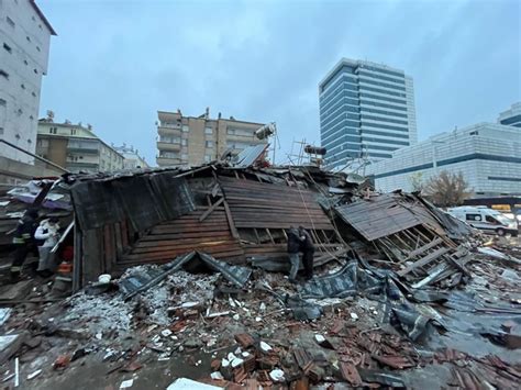 Galerie Zemětřesení v Sýrii Matku s dítětem vytahovali dvakrát během