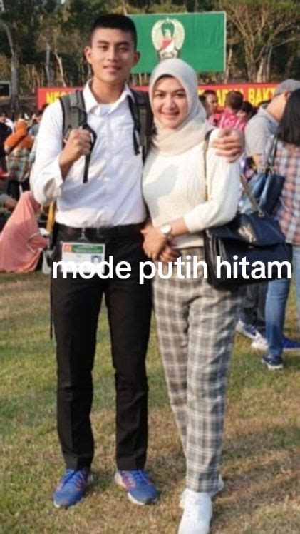 Resiko Punya Ibu Cantik Dan Awet Muda Perwira Tni Foto Bareng Sang