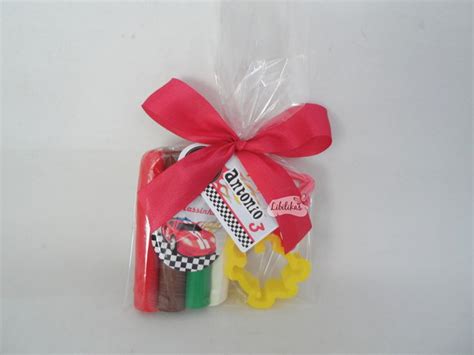 Lembrancinha Hot Wheels Kit Massinha Mod Elo